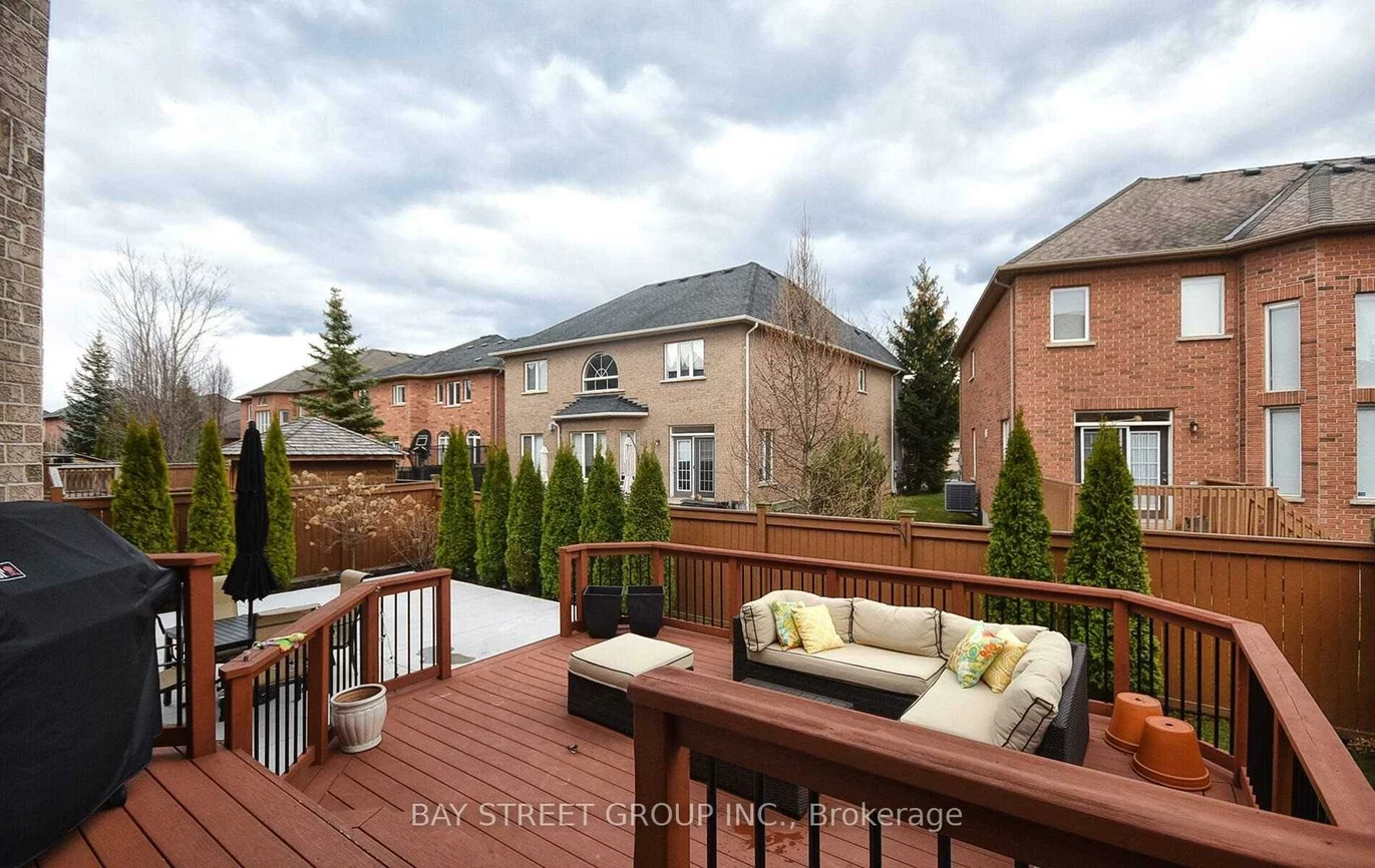 336, Turning Leaf, 1001 - BR Bronte, Oakville