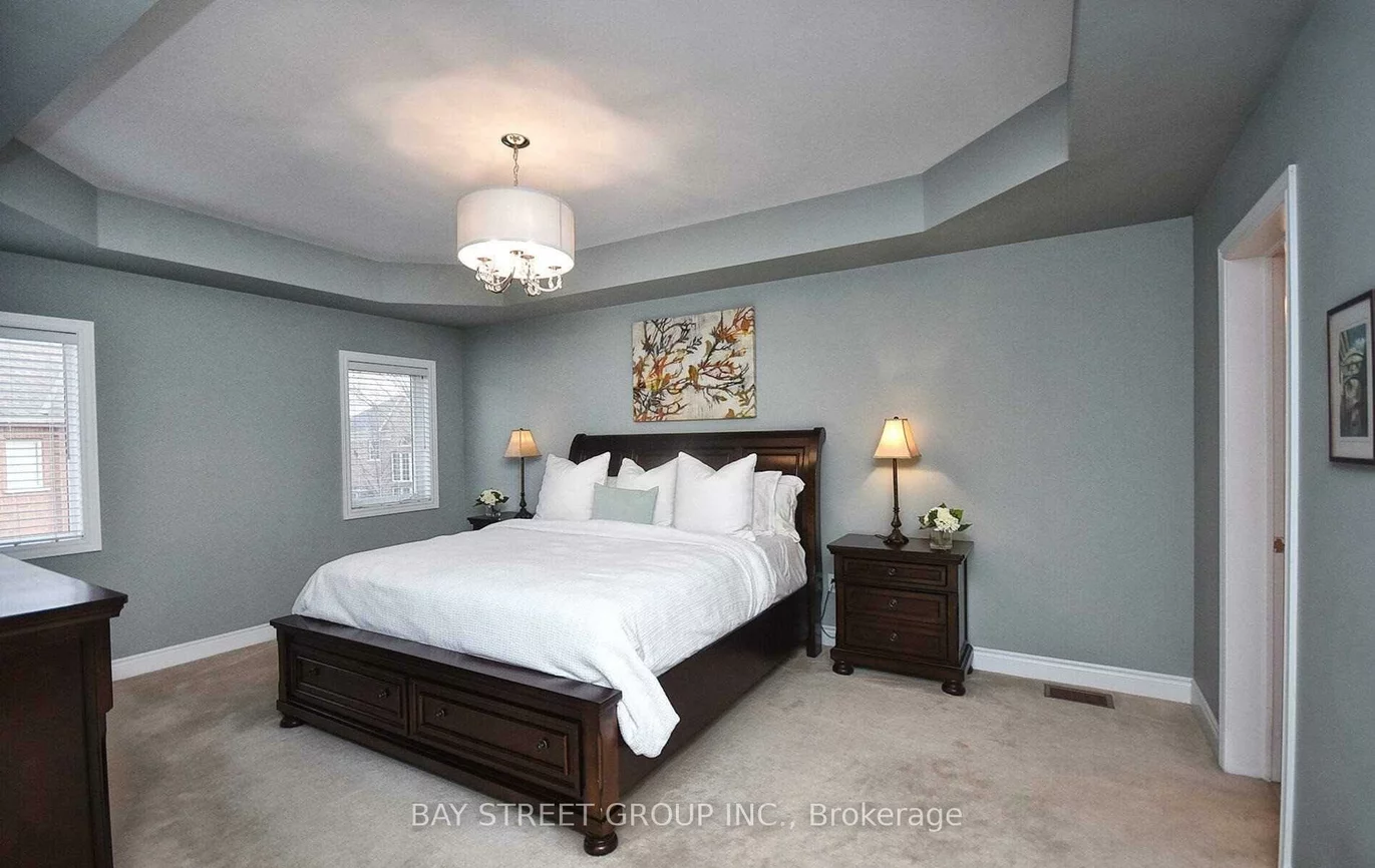 336, Turning Leaf, 1001 - BR Bronte, Oakville