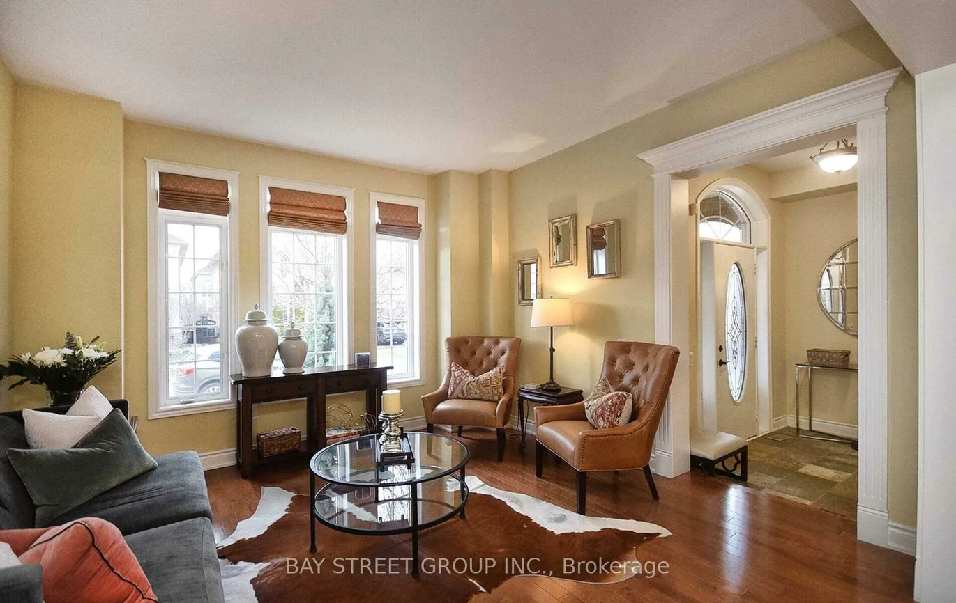 336, Turning Leaf, 1001 - BR Bronte, Oakville