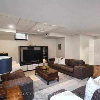 336, Turning Leaf, 1001 - BR Bronte, Oakville