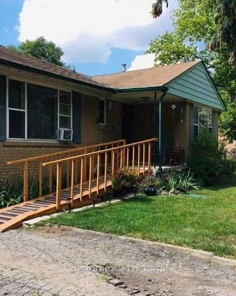 320, Ashbury, 1020 - WO West, Oakville