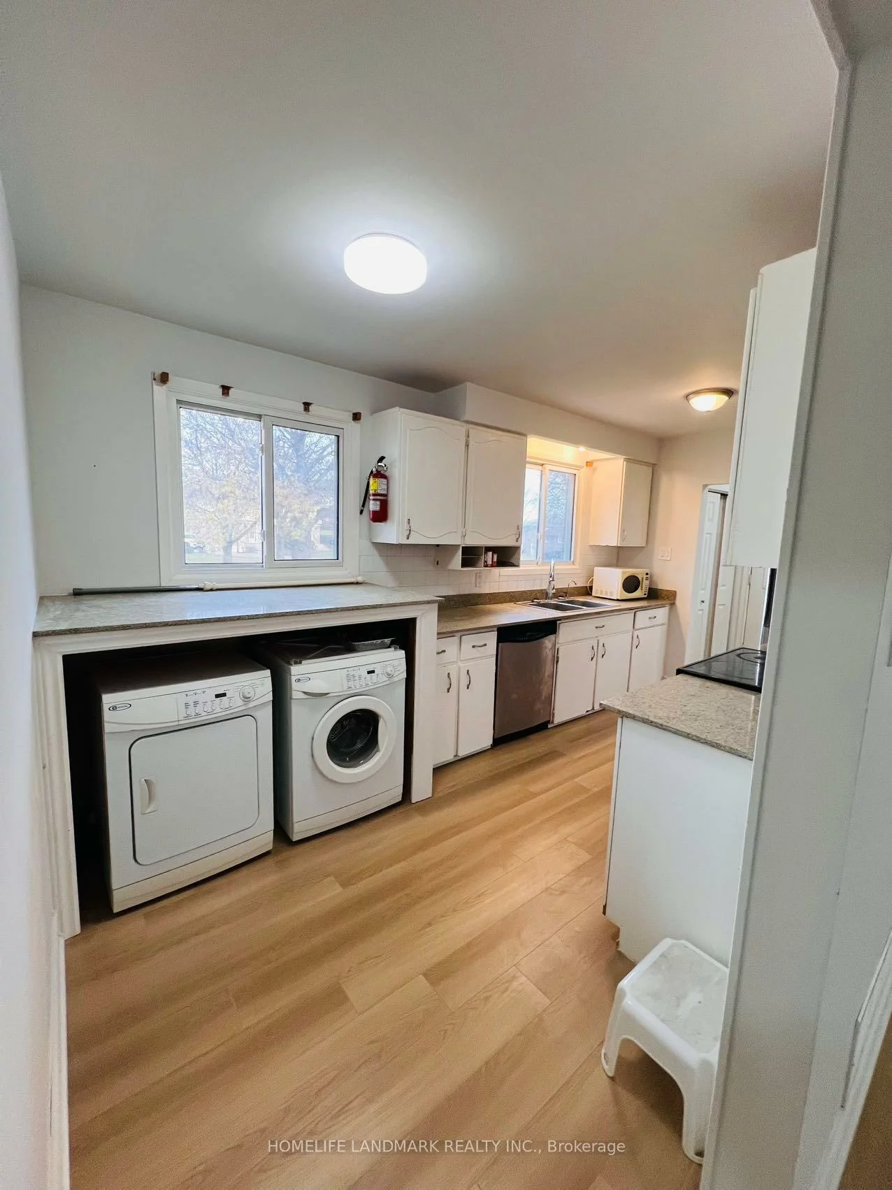 1262, Napier, 1003 - CP College Park, Oakville