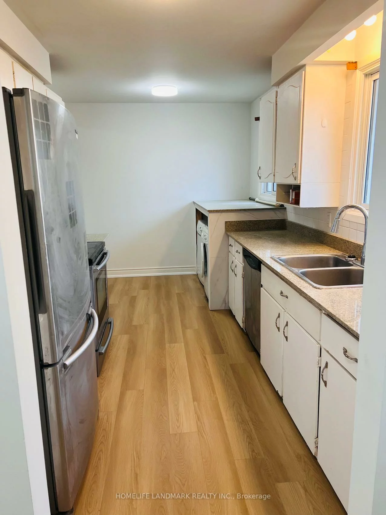 1262, Napier, 1003 - CP College Park, Oakville