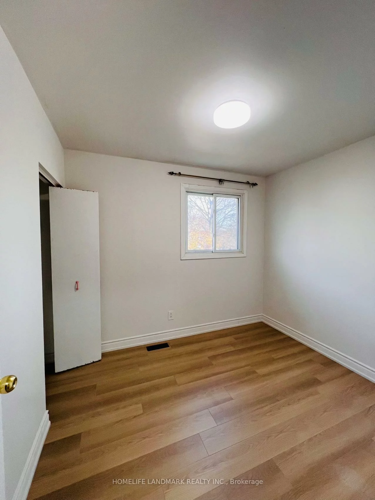 1262, Napier, 1003 - CP College Park, Oakville