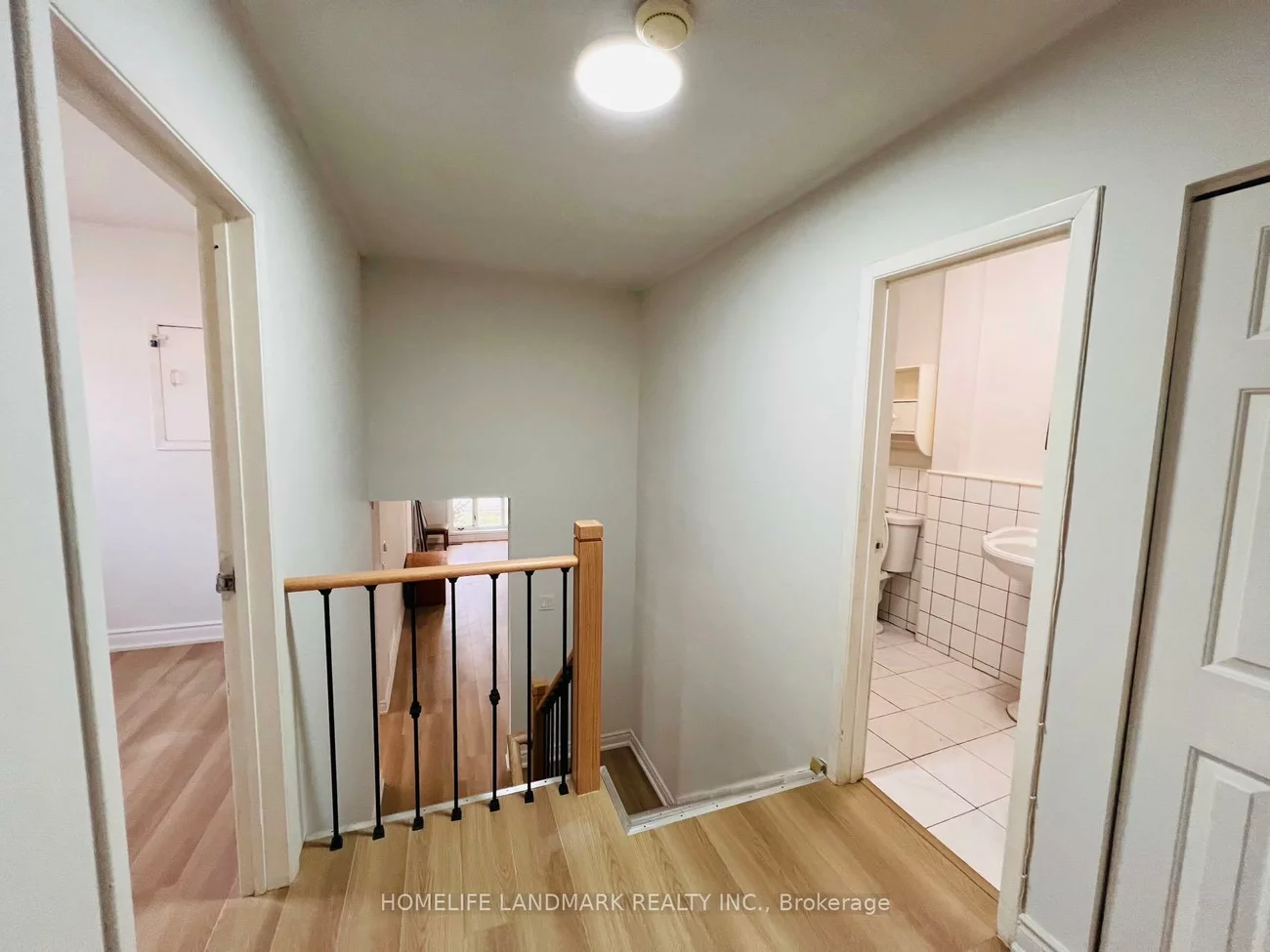 1262, Napier, 1003 - CP College Park, Oakville