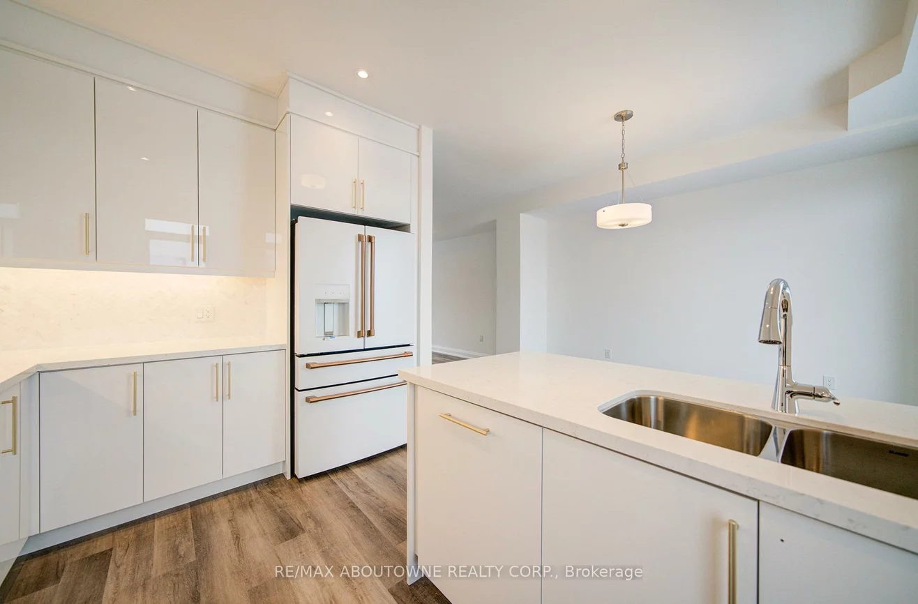 3172, Sixth, 1008 - GO Glenorchy, Oakville