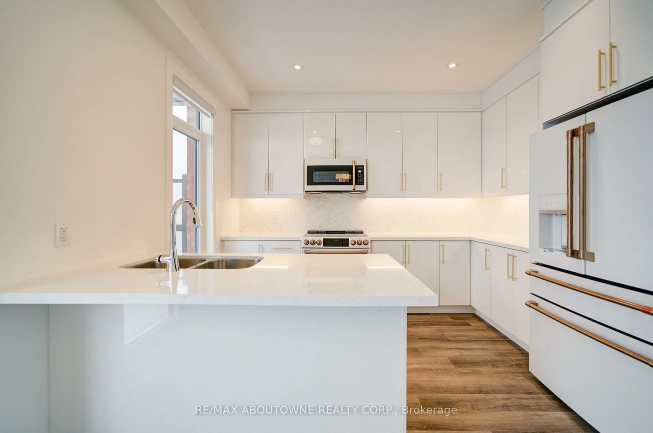 3172, Sixth, 1008 - GO Glenorchy, Oakville