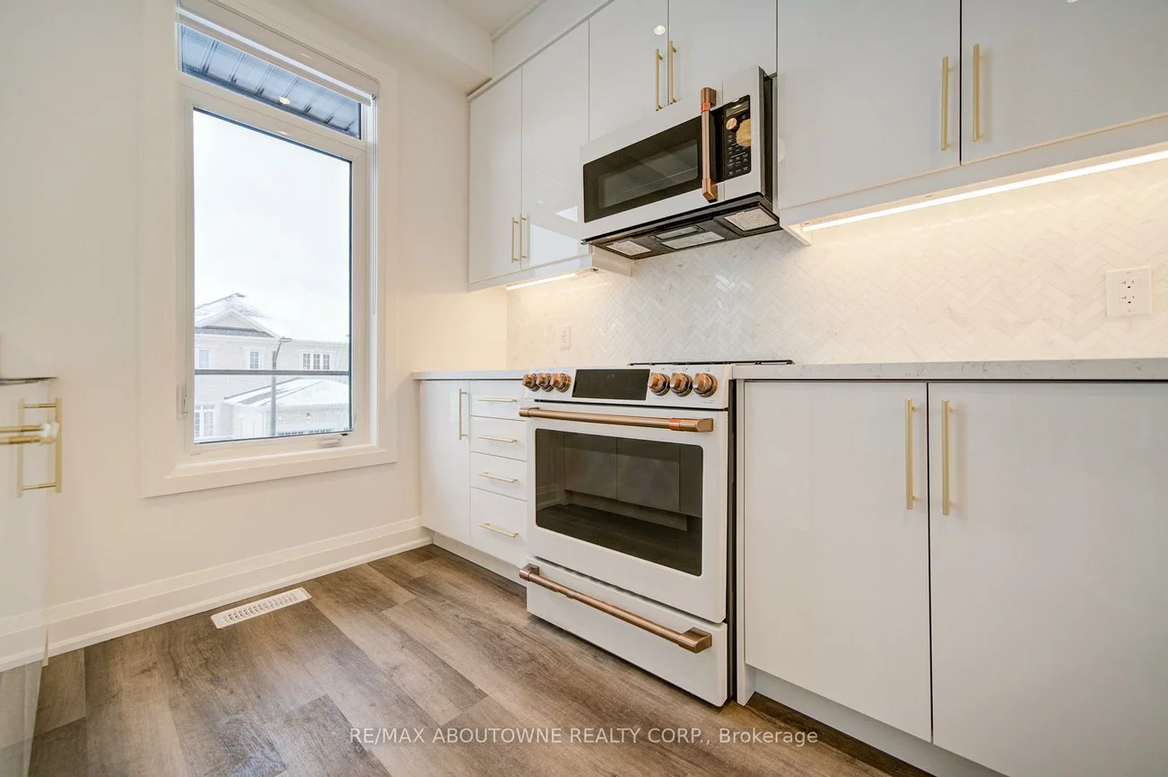 3172, Sixth, 1008 - GO Glenorchy, Oakville