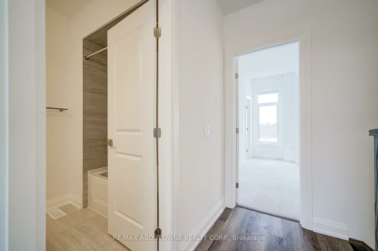 3172, Sixth, 1008 - GO Glenorchy, Oakville