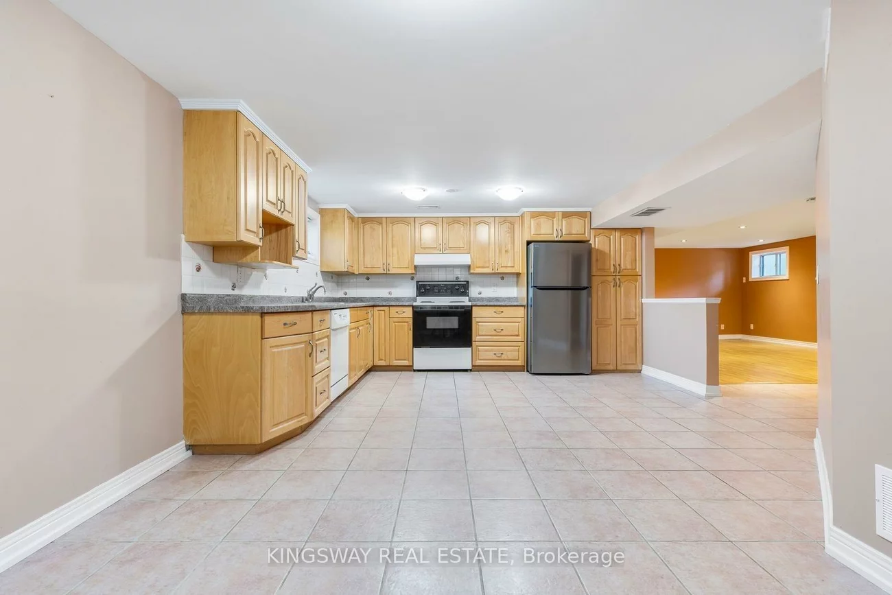 236, Woodale (Lower Lev), 1020 - WO West, Oakville