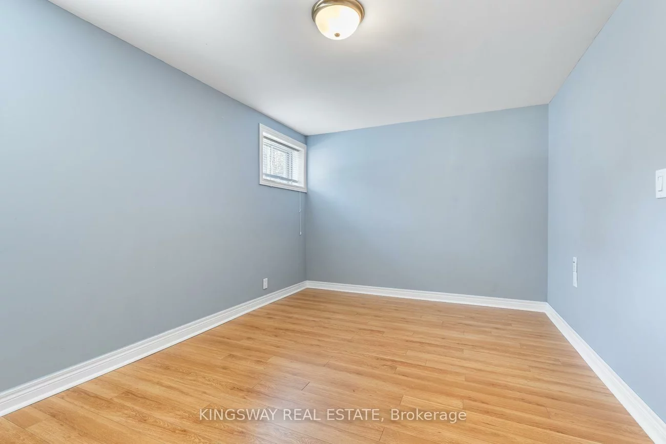 236, Woodale (Lower Lev), 1020 - WO West, Oakville