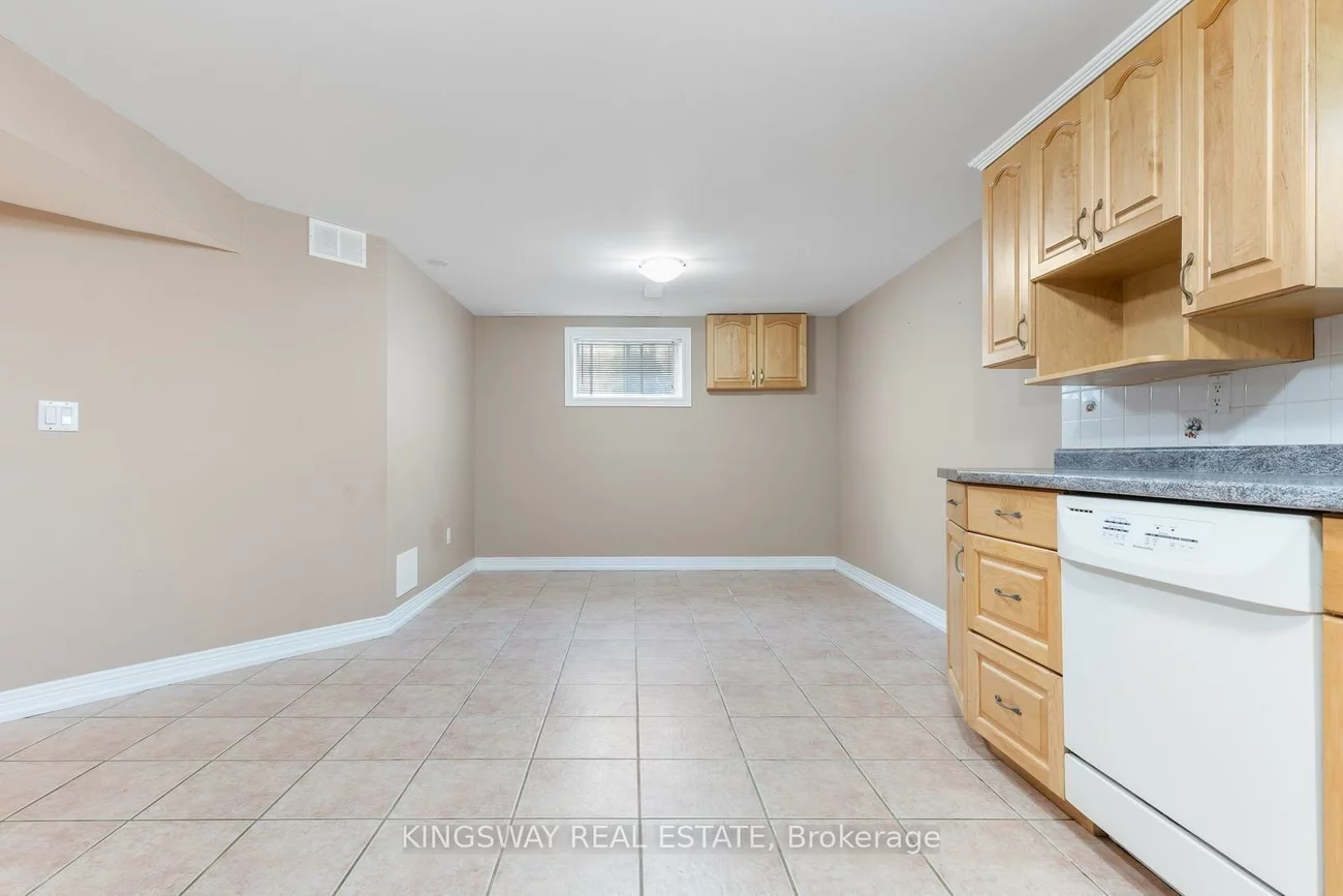 236, Woodale (Lower Lev), 1020 - WO West, Oakville