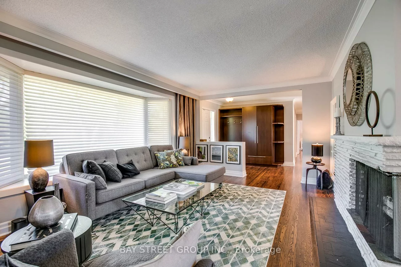 256, Eastcourt, 1006 - FD Ford, Oakville