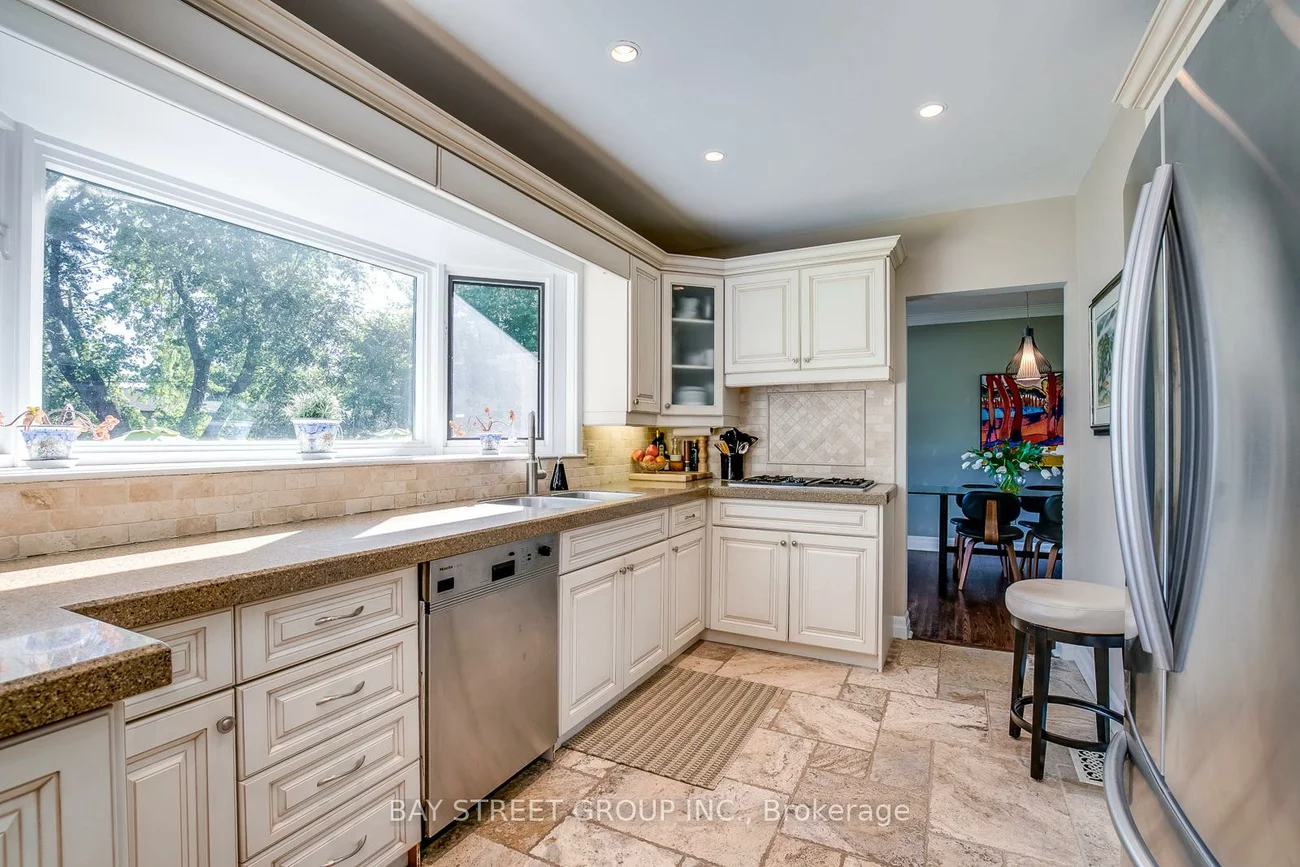 256, Eastcourt, 1006 - FD Ford, Oakville