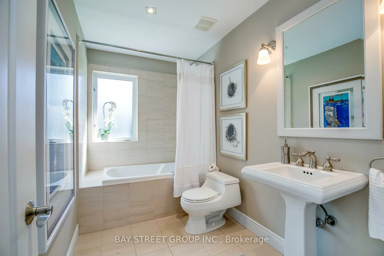 256, Eastcourt, 1006 - FD Ford, Oakville