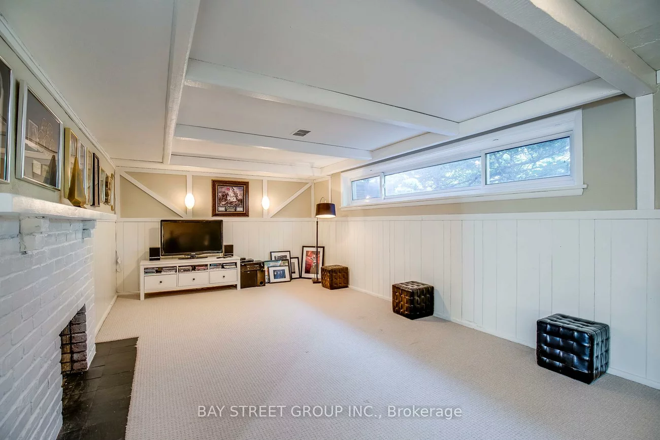 256, Eastcourt, 1006 - FD Ford, Oakville