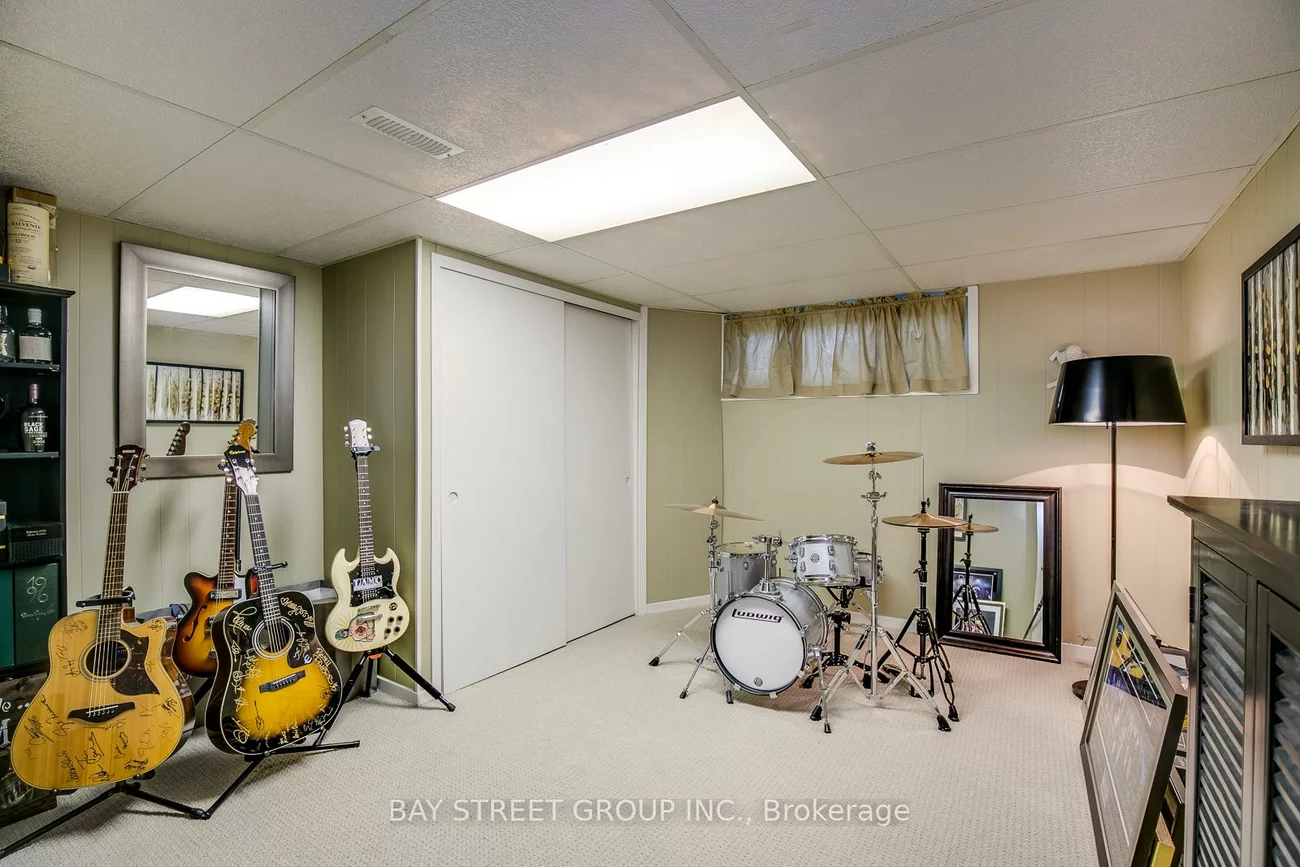 256, Eastcourt, 1006 - FD Ford, Oakville