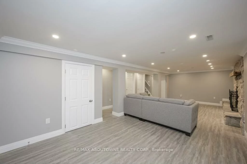 2444, WOBURN, 1020 - WO West, Oakville