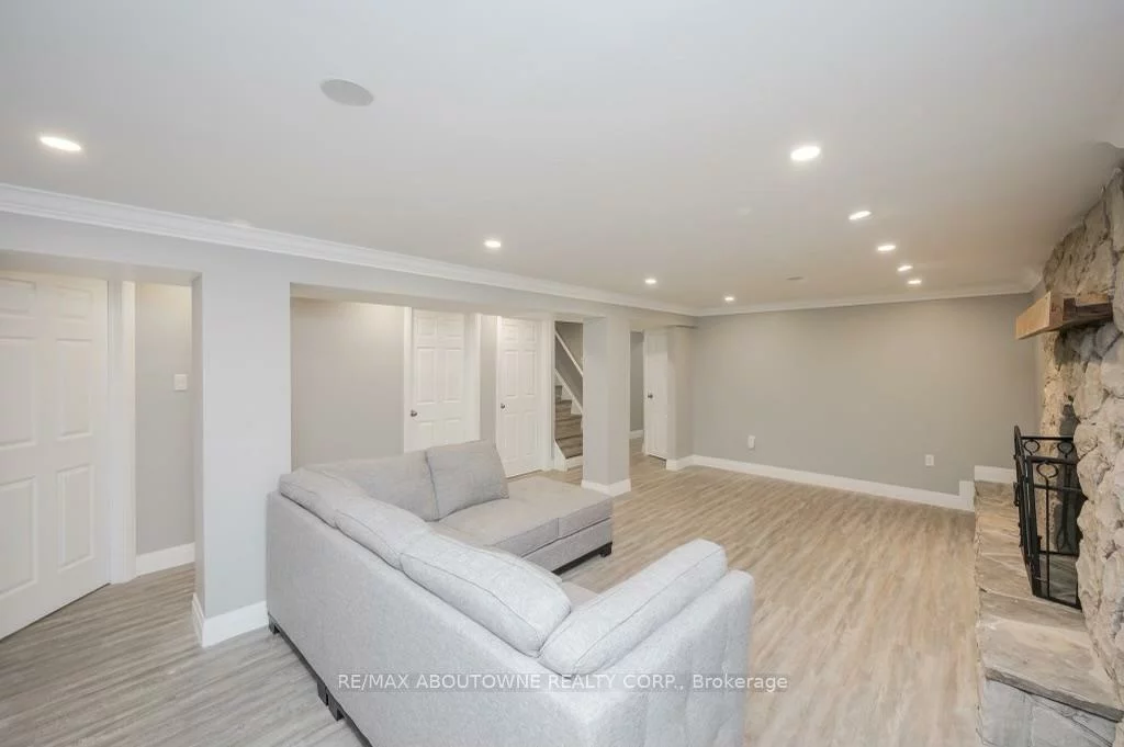 2444, WOBURN, 1020 - WO West, Oakville