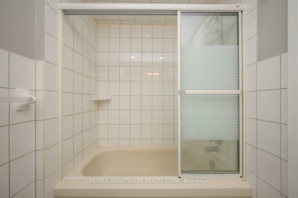 2444, WOBURN, 1020 - WO West, Oakville