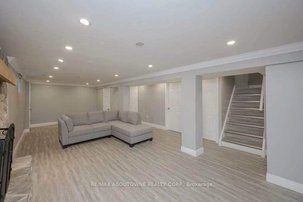 2444, WOBURN, 1020 - WO West, Oakville