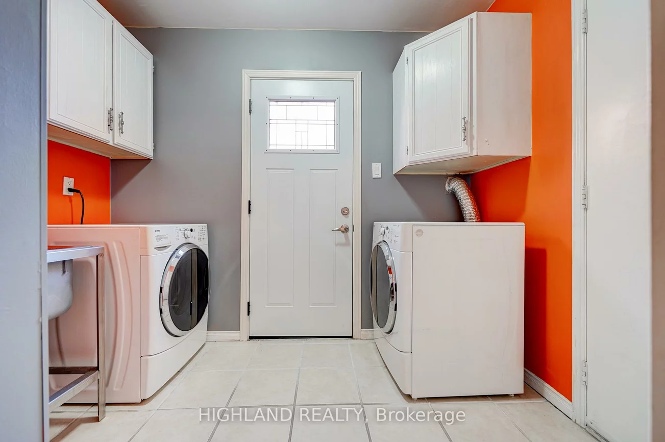 2070, Castlefield, 1015 - RO River Oaks, Oakville