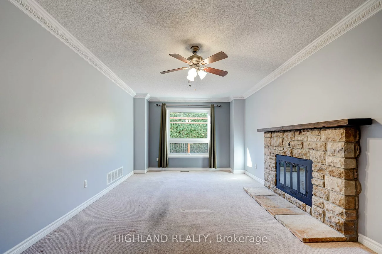 2070, Castlefield, 1015 - RO River Oaks, Oakville