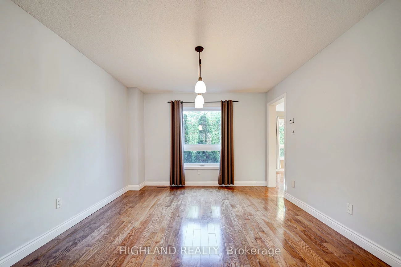 2070, Castlefield, 1015 - RO River Oaks, Oakville