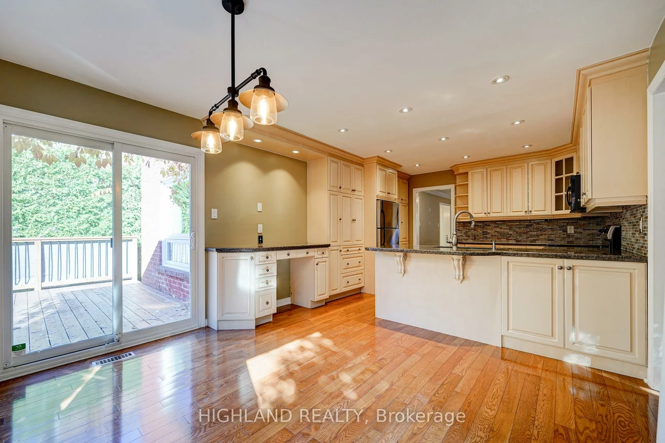 2070, Castlefield, 1015 - RO River Oaks, Oakville