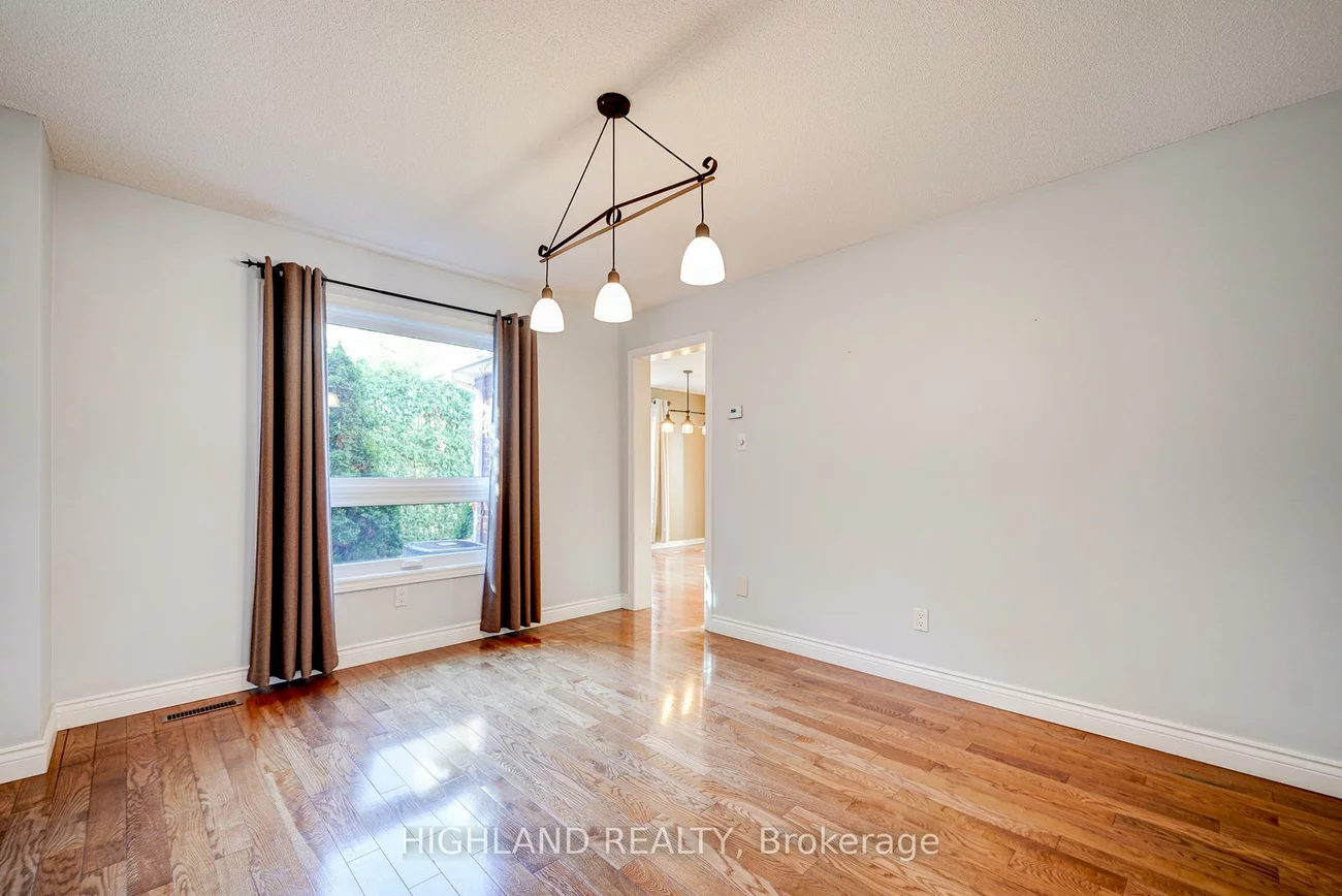 2070, Castlefield, 1015 - RO River Oaks, Oakville