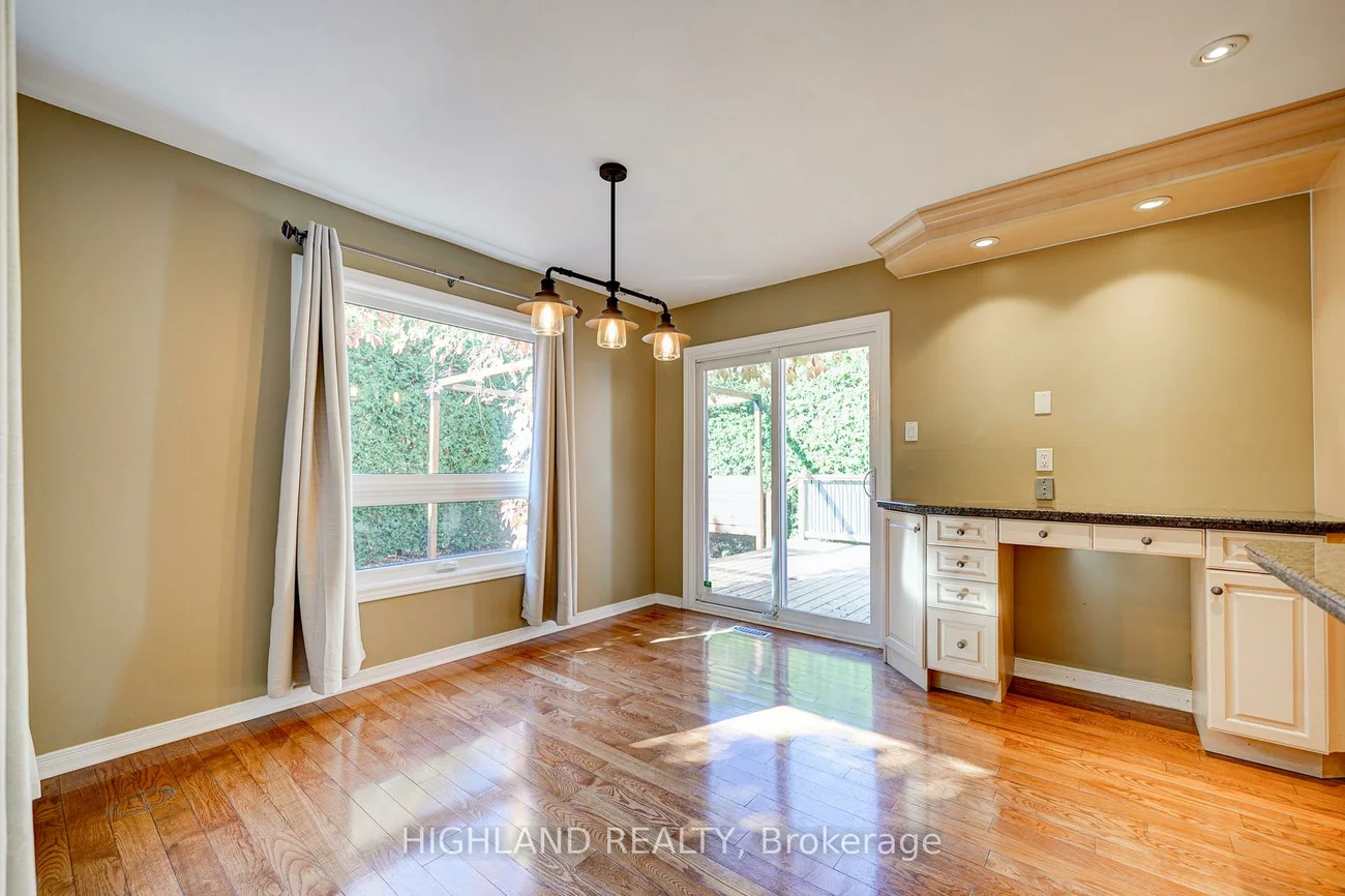 2070, Castlefield, 1015 - RO River Oaks, Oakville