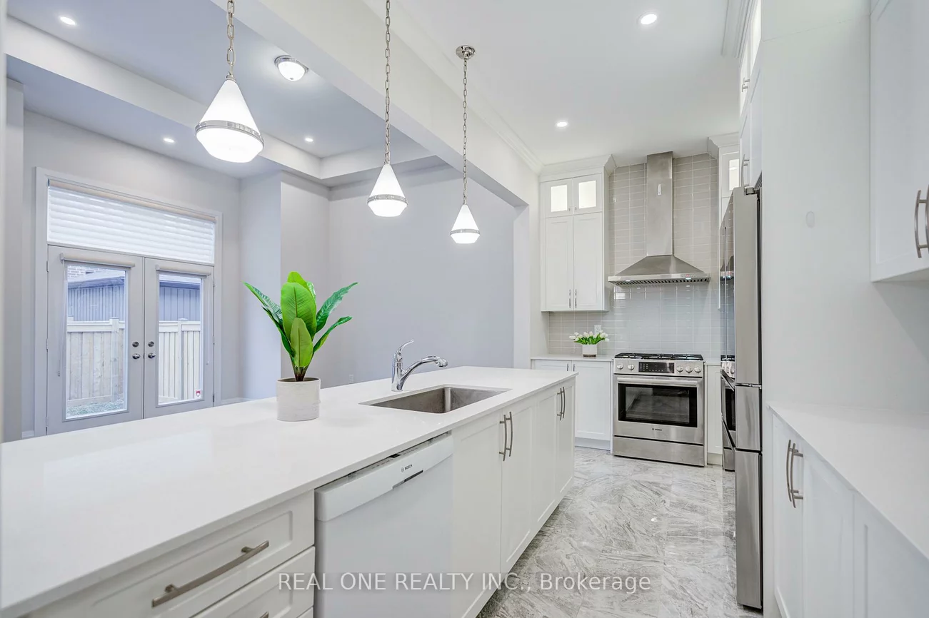 2440, Edward Leaver, 1007 - GA Glen Abbey, Oakville