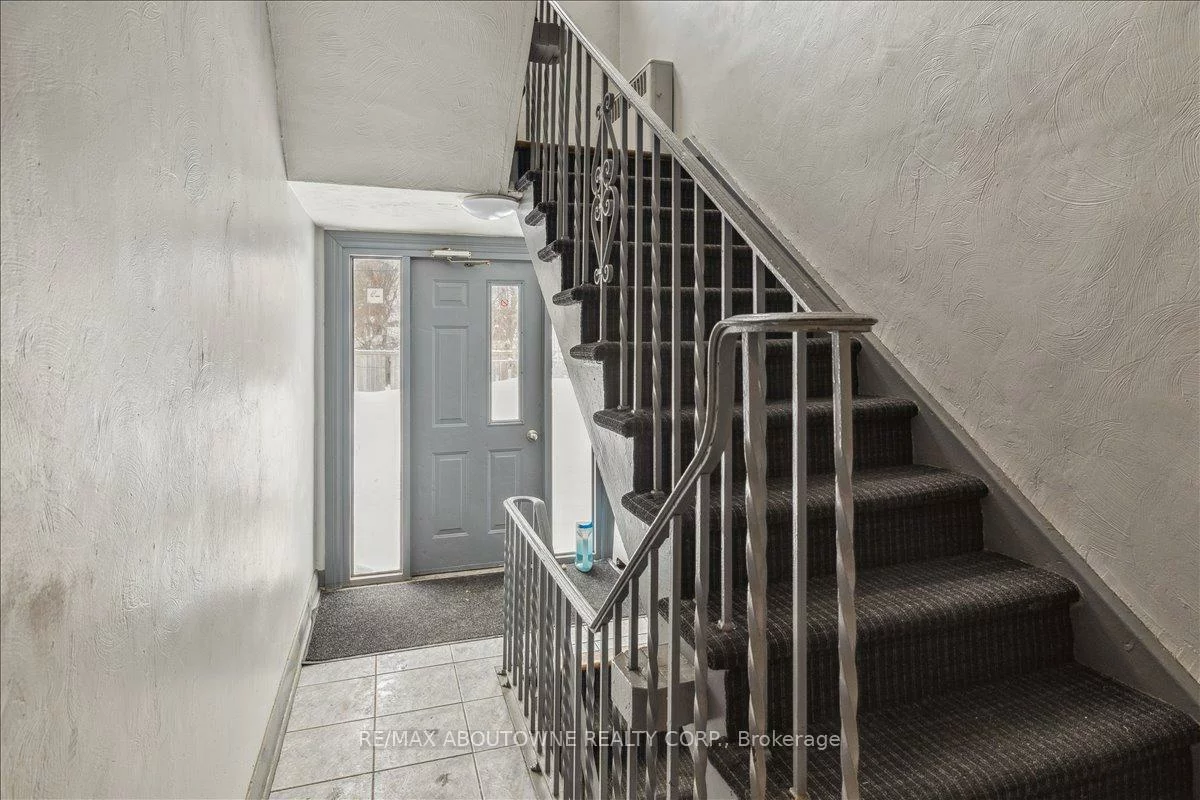 1023, Churchill, 1003 - CP College Park, Oakville