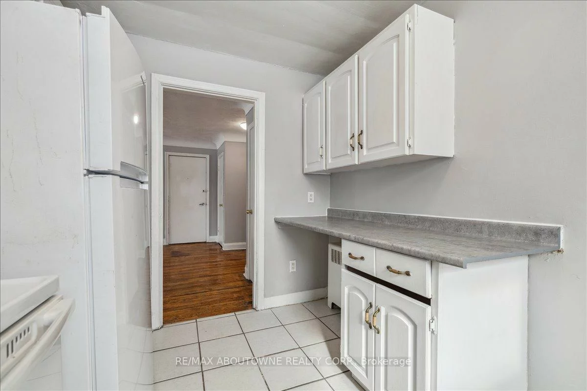 1023, Churchill, 1003 - CP College Park, Oakville