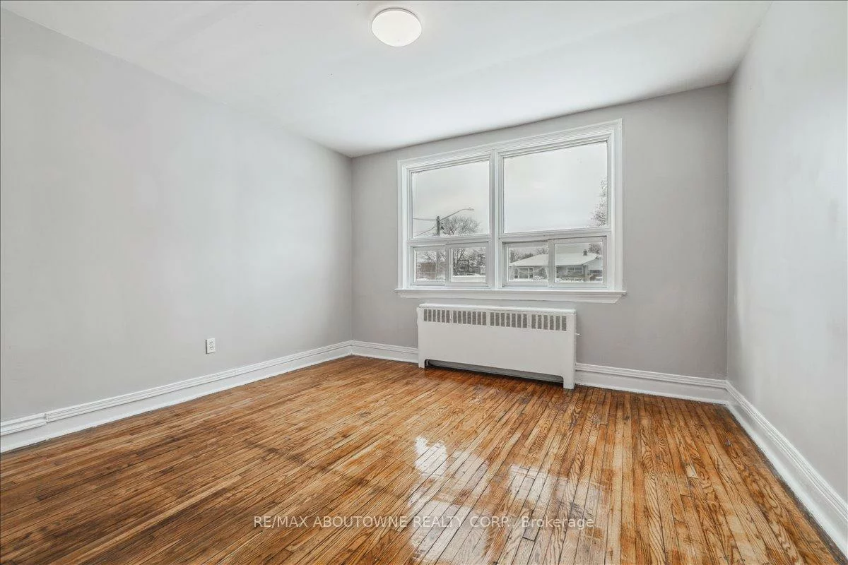 1023, Churchill, 1003 - CP College Park, Oakville