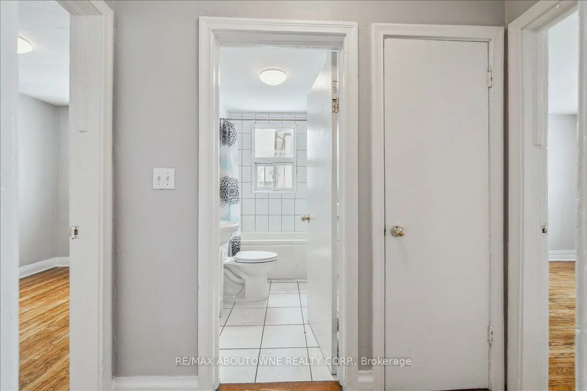 1023, Churchill, 1003 - CP College Park, Oakville