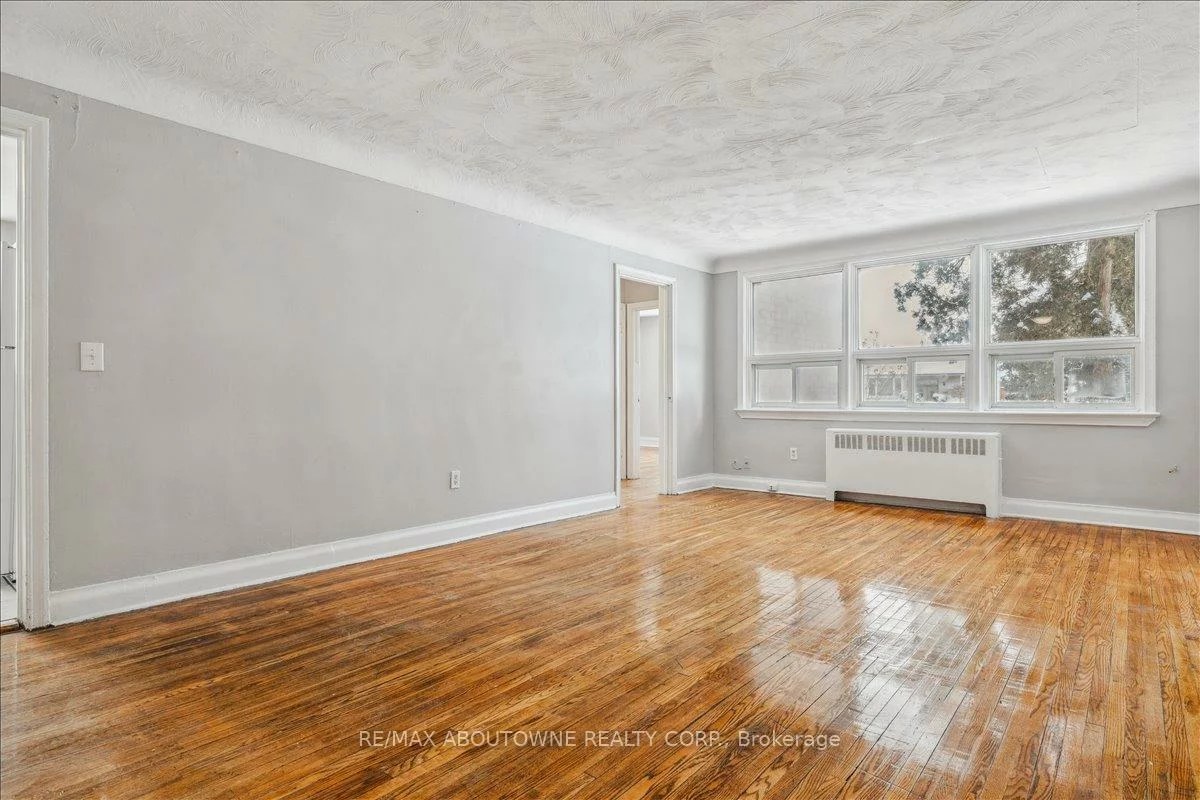 1023, Churchill, 1003 - CP College Park, Oakville