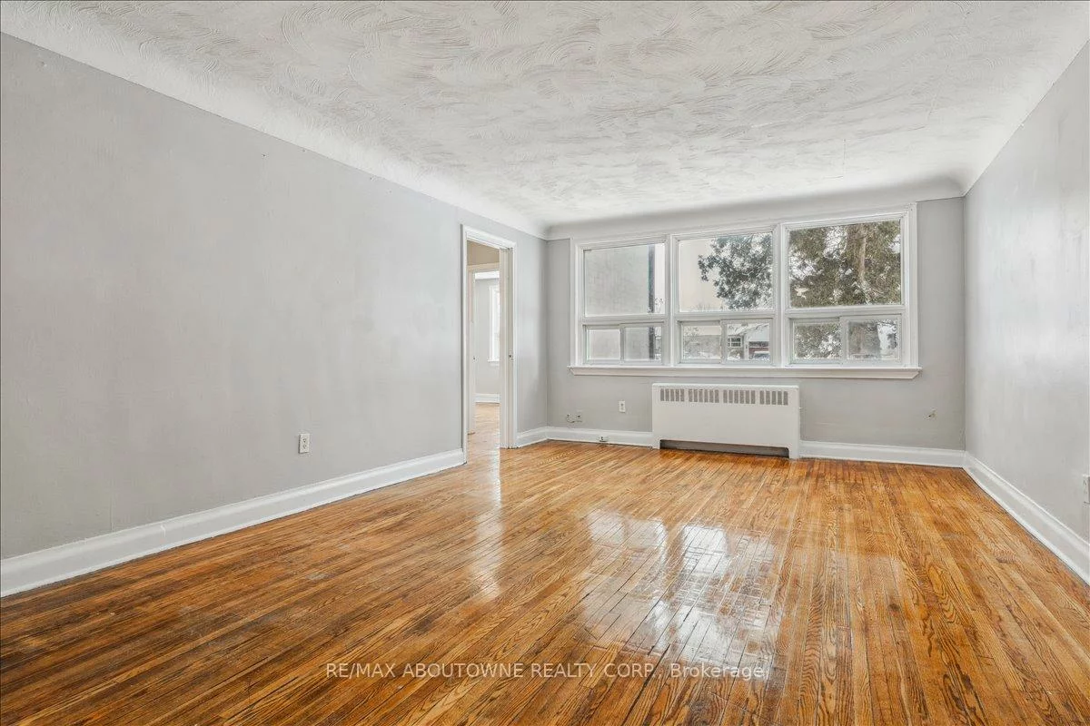 1023, Churchill, 1003 - CP College Park, Oakville