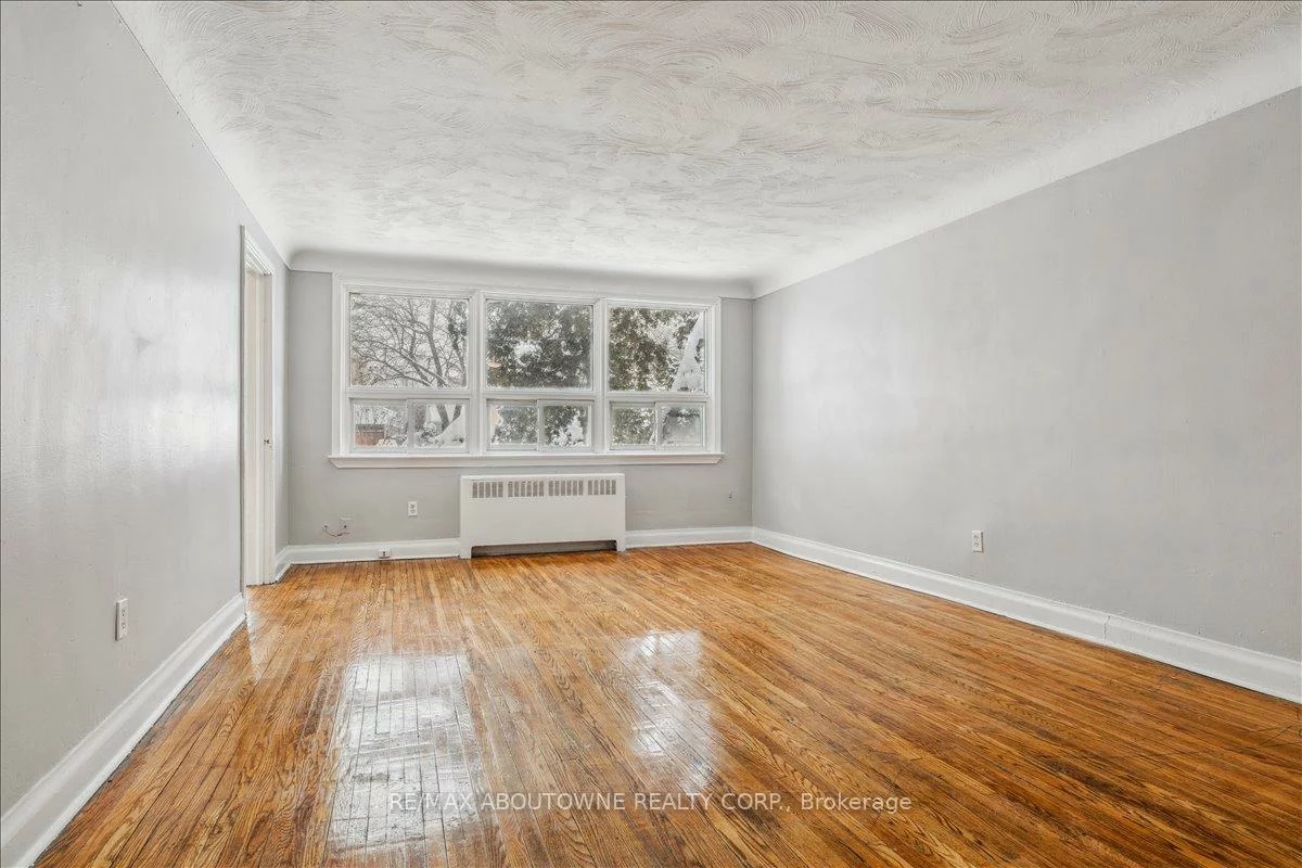 1023, Churchill, 1003 - CP College Park, Oakville