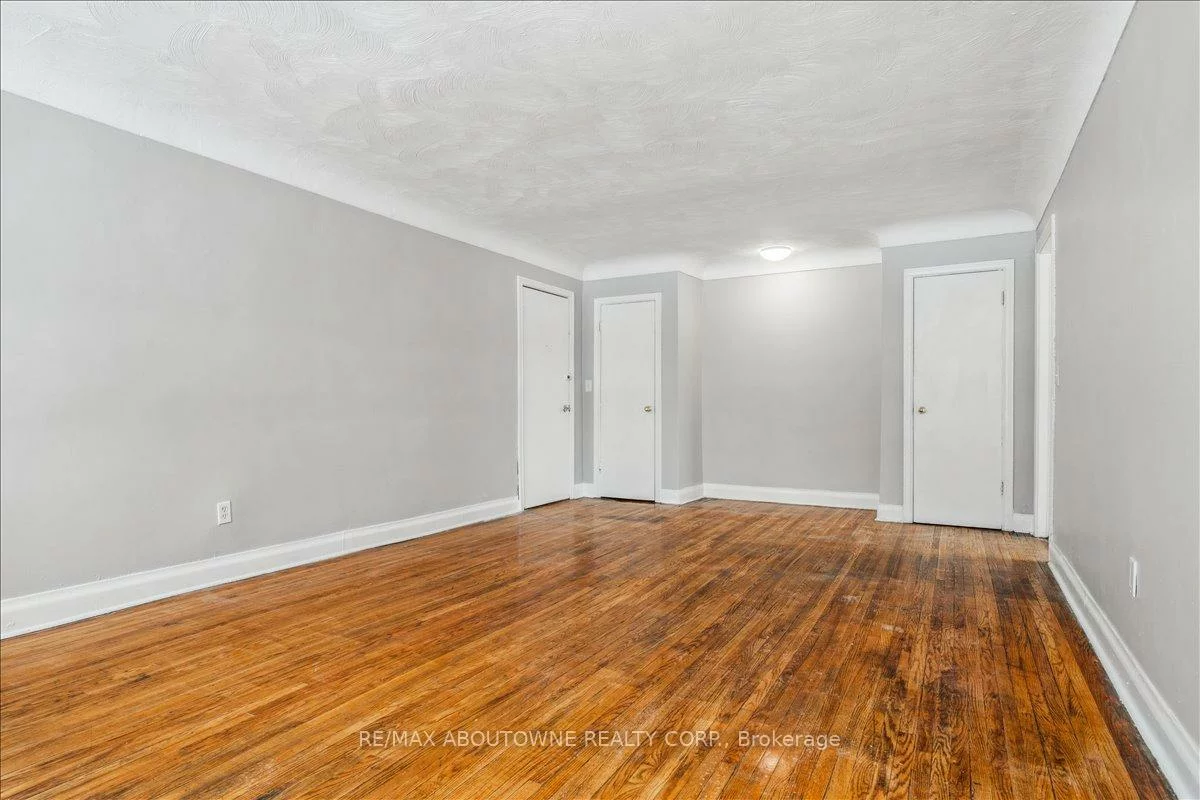 1023, Churchill, 1003 - CP College Park, Oakville