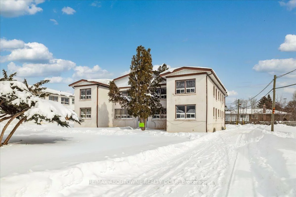 1023, Churchill, 1003 - CP College Park, Oakville