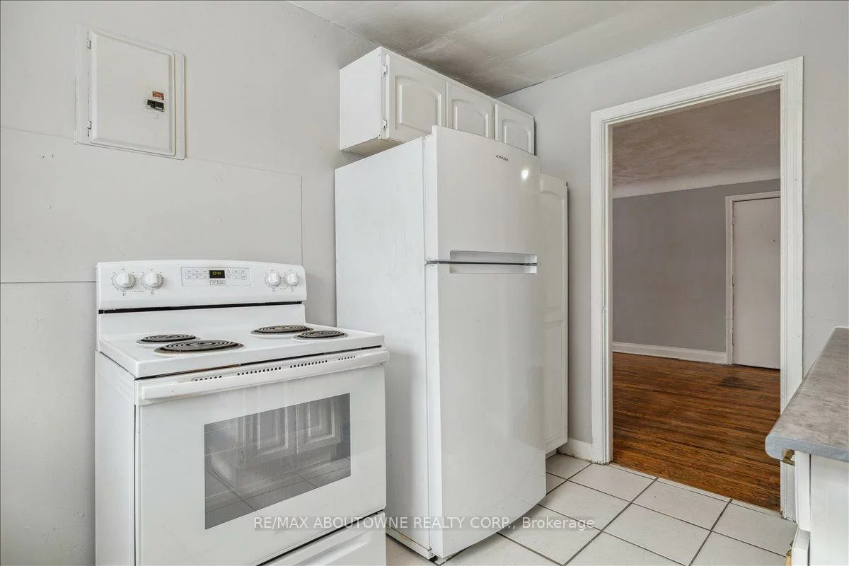 1023, Churchill, 1003 - CP College Park, Oakville