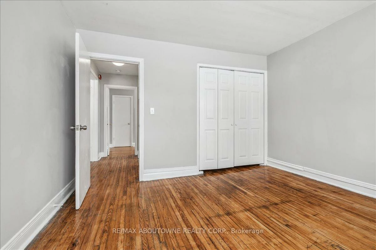 1023, Churchill, 1003 - CP College Park, Oakville