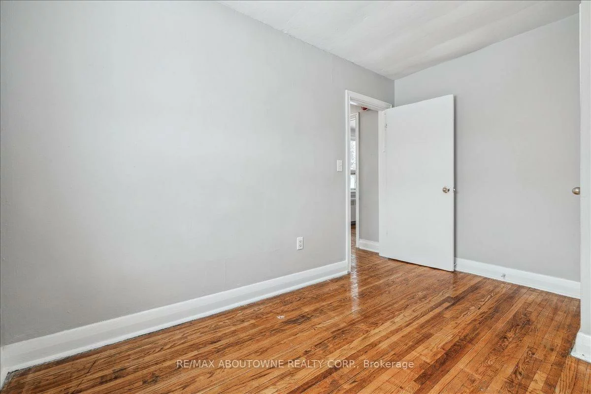 1023, Churchill, 1003 - CP College Park, Oakville