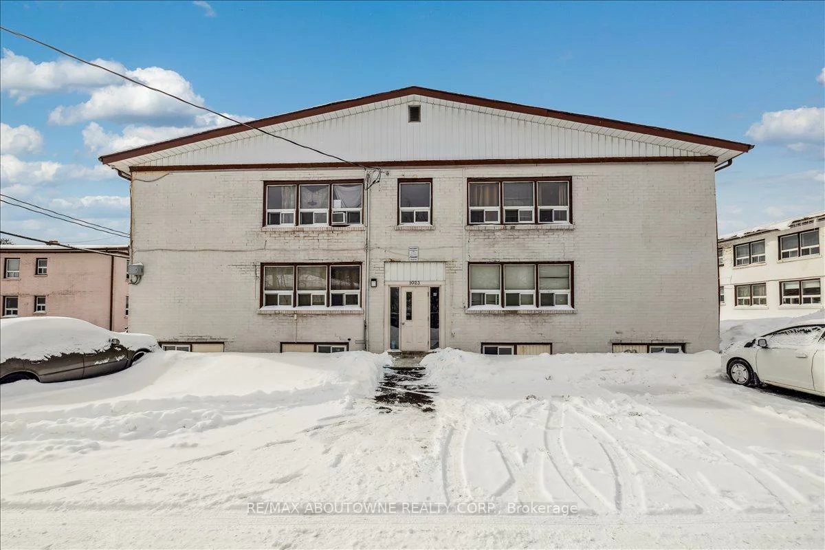 1023, Churchill, 1003 - CP College Park, Oakville