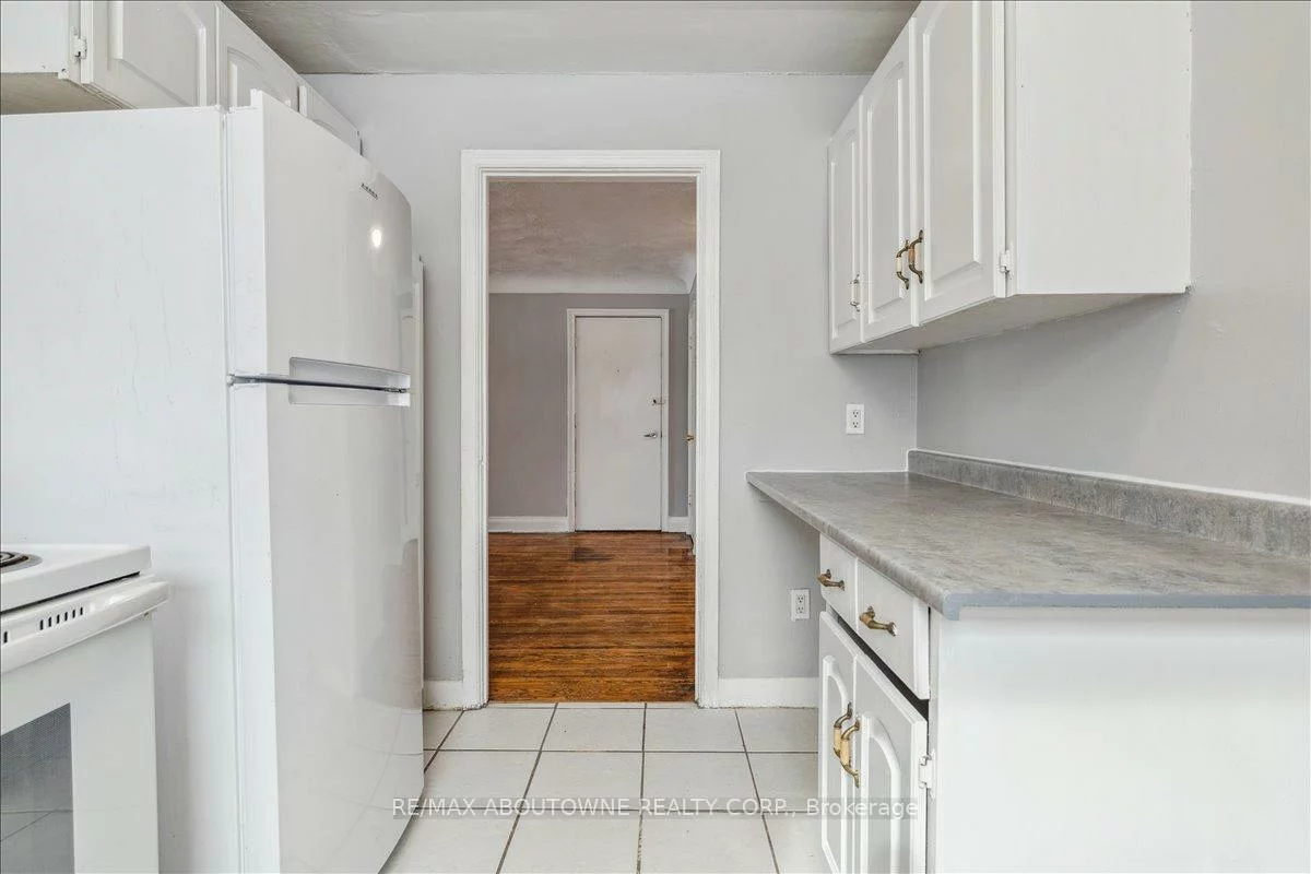 1023, Churchill, 1003 - CP College Park, Oakville