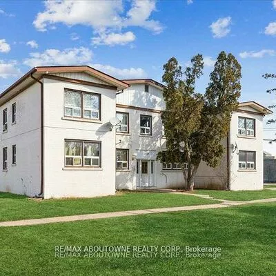 1023, Churchill, 1003 - CP College Park, Oakville