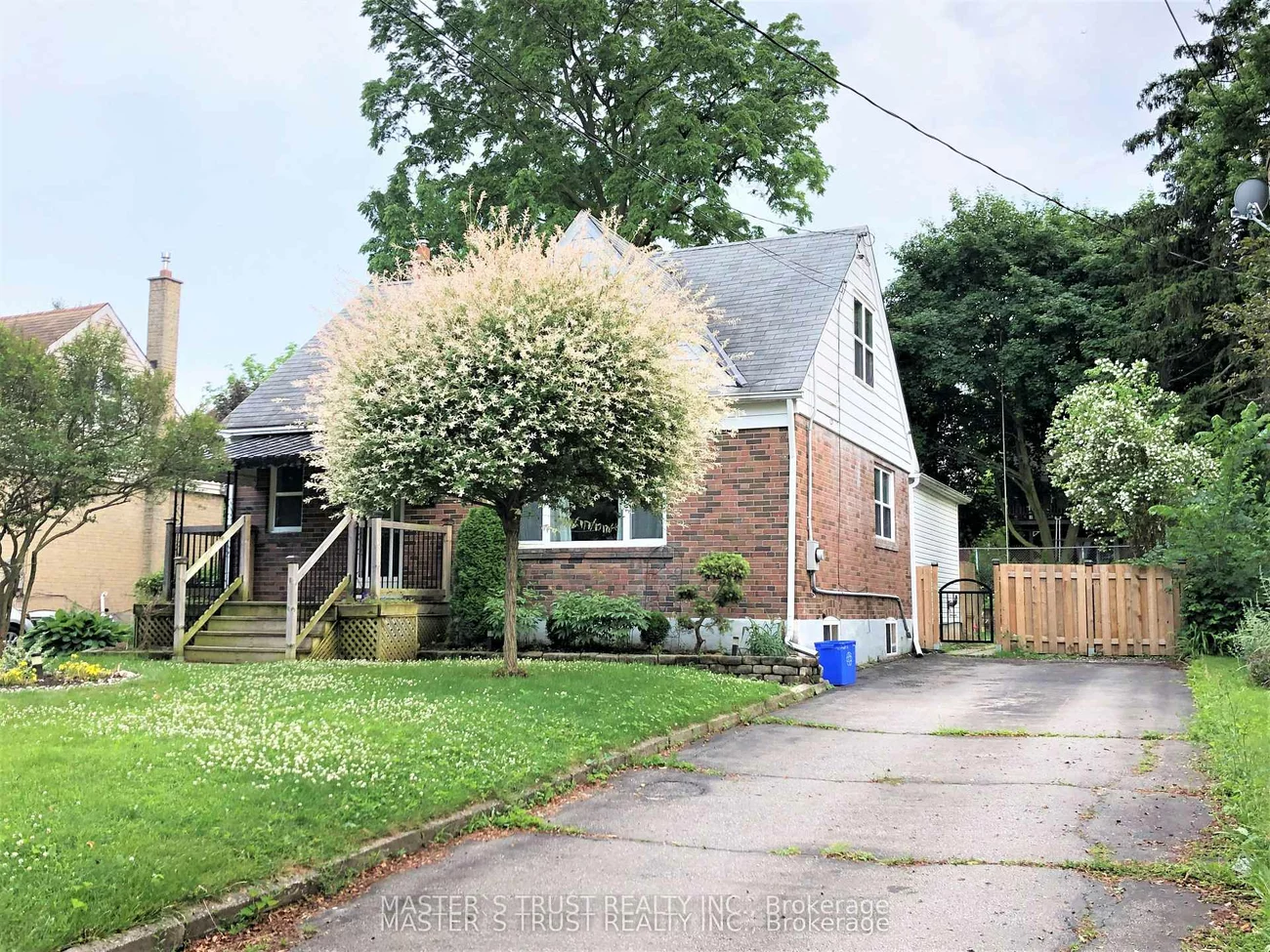 262, Queen Mary, 1002 - CO Central, Oakville