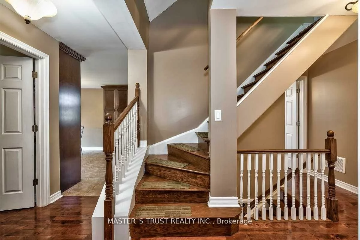 262, Queen Mary, 1002 - CO Central, Oakville