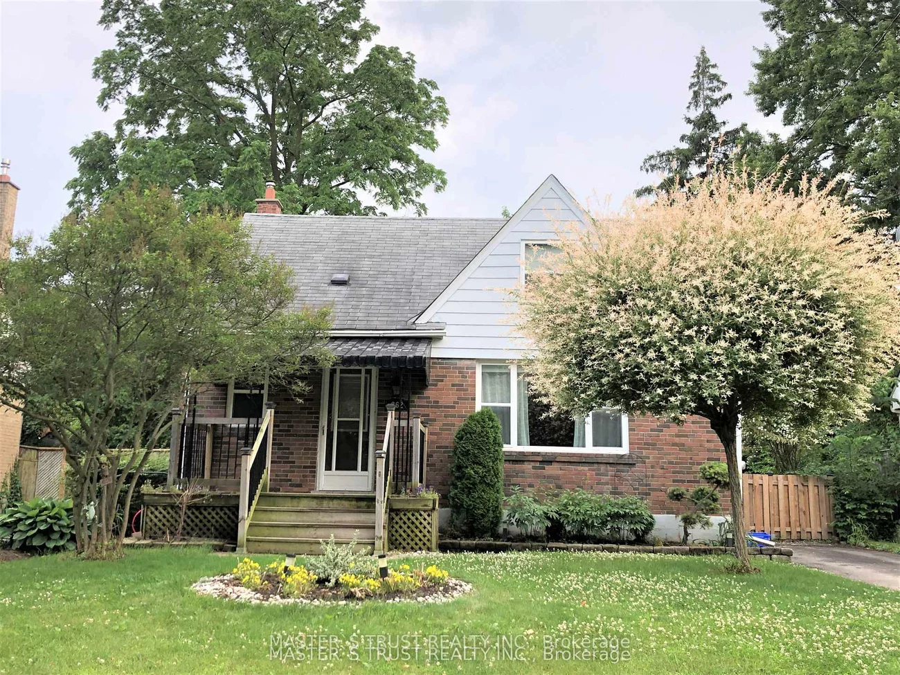 262, Queen Mary, 1002 - CO Central, Oakville